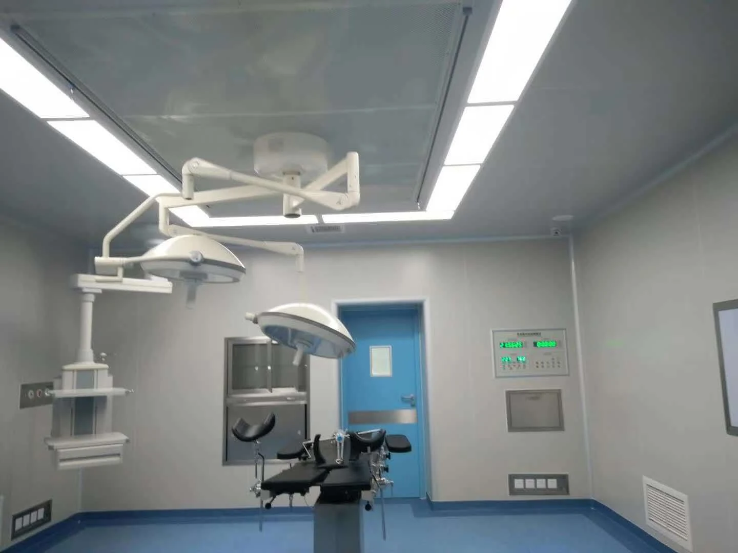 Operating room with surgical lights and an operating table